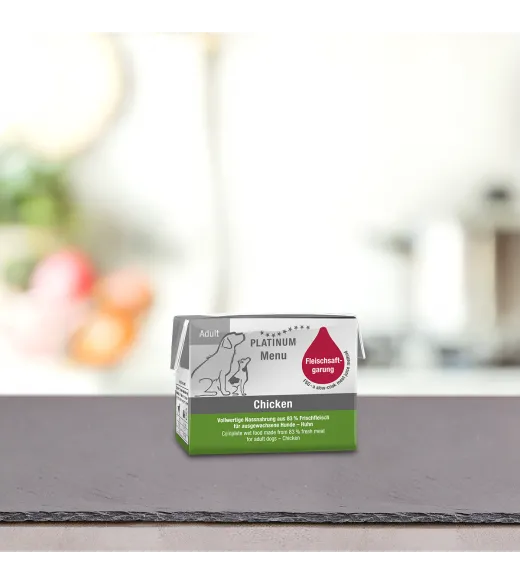 1/1 karton Lille PLATINUM Menu Kylling 12 x 90 gram PLATINUM MENU KYLLING er et vådfoder af bedste stykker af frisk kyllingkød (