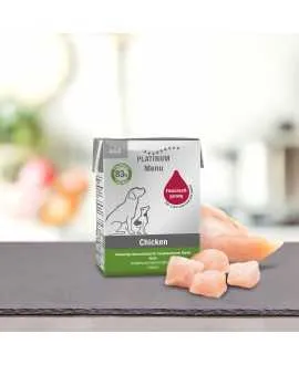 Mellem PLATINUM Menu Kylling 185 gram PLATINUM MENU KYLLING er et vådfoder af bedste stykker af frisk kyllingkød (83%) nænsomt k
